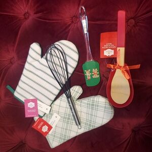 Red and Green Kitchen Tool Set